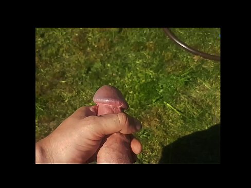 ❤️ Hot hottie gets kanyang pink puki fucked at cums sa isang pumulandit sa isang summer garden ❤️ Porn video sa amin