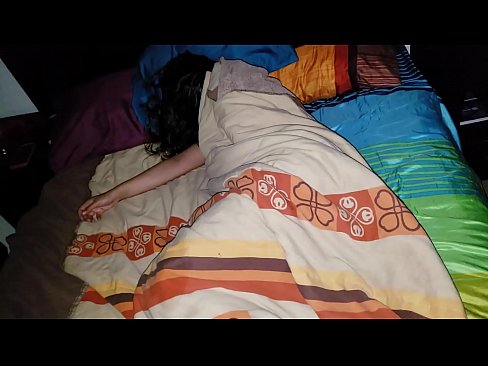 ❤️ Pinupunasan ng stepson ang kanyang batang madrasta habang natutulog ito. ❤️ Porn video sa amin